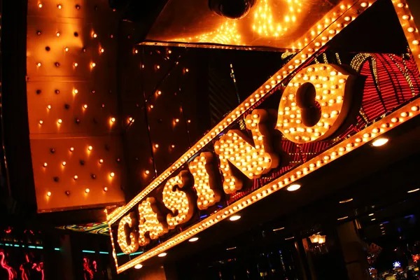 gulalitoto Android app interface showing live-dealer tables and deposit options